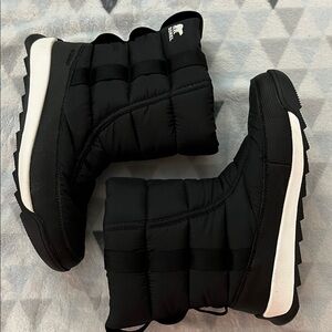 Sorel Women's Black Quilted Waterproof Winter Snow Boots Size 5
